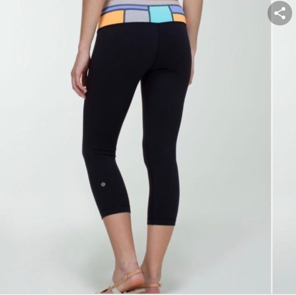 lululemon athletica Pants - Lululemon Wunder Under Cropped Leggings Reversible
